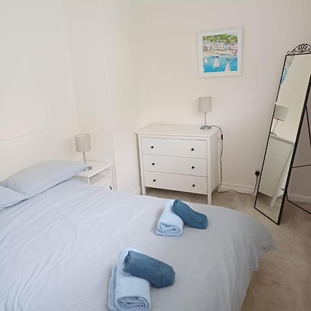 Riverside Apartment With Views And Parking คิงส์บริดจ์ ภายนอก รูปภาพ