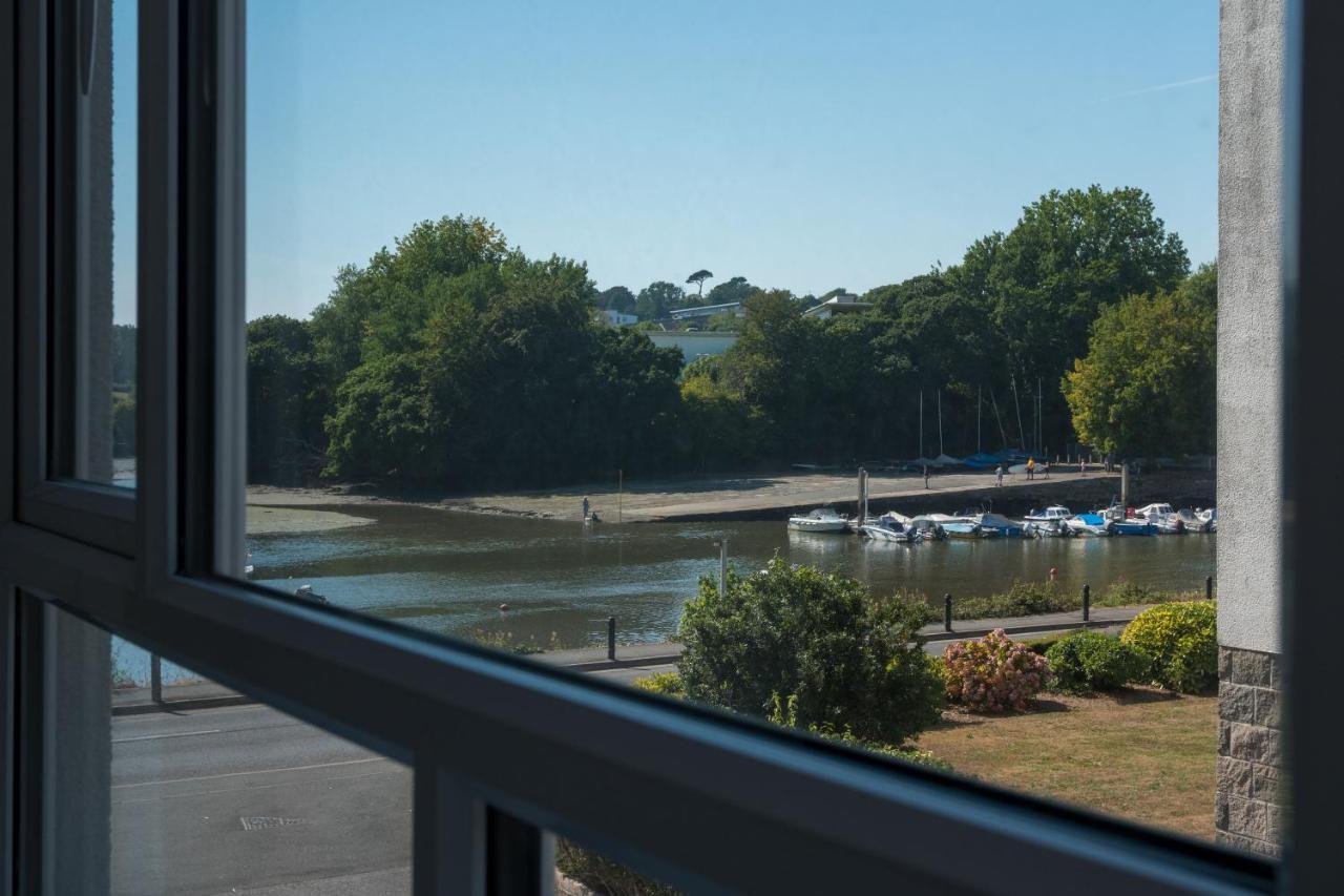 Riverside Apartment With Views And Parking คิงส์บริดจ์ ภายนอก รูปภาพ