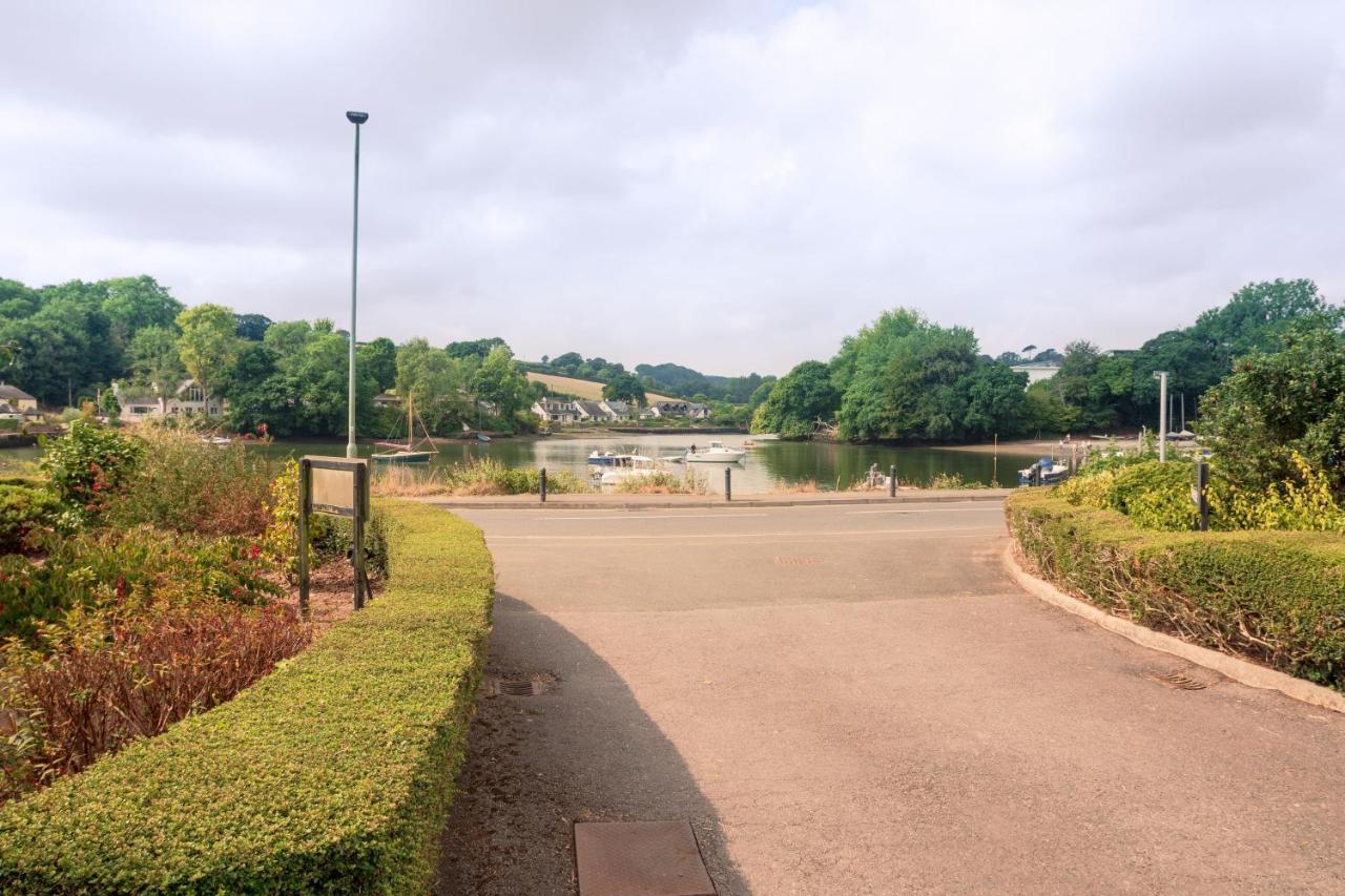 Riverside Apartment With Views And Parking คิงส์บริดจ์ ภายนอก รูปภาพ